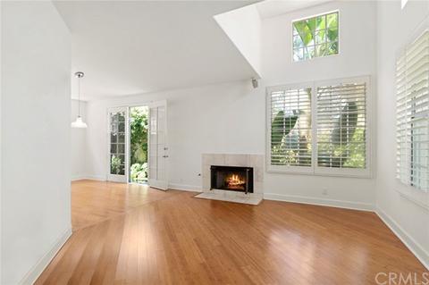 382 E 15th St, Costa Mesa, CA 92627 photo 2