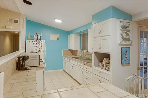 829 Towne St, Costa Mesa, CA 92627 photo 4