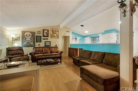 829 Towne St, Costa Mesa, CA 92627 photo 3