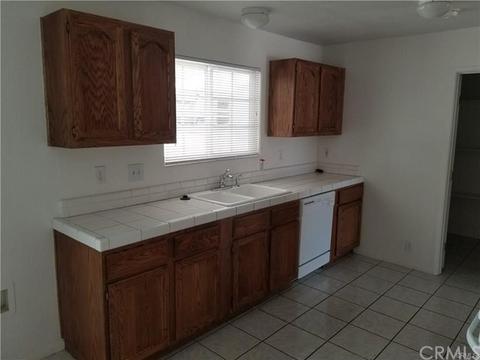 18737 Benicia St, Hesperia, CA 92345 photo 2