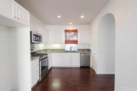 83 Alevera St, Irvine, CA 92618 photo 2