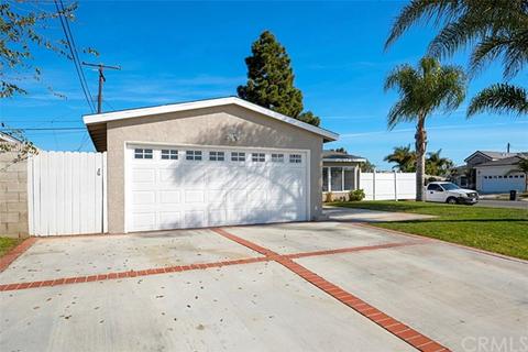 826 Darrell St, Costa Mesa, CA 92627 photo 1
