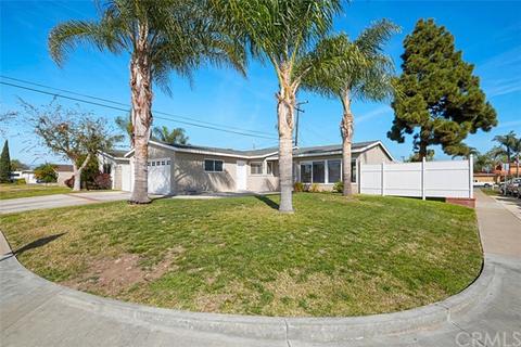 826 Darrell St, Costa Mesa, CA 92627 photo 3