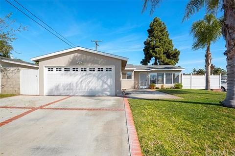 826 Darrell St, Costa Mesa, CA 92627 photo 2