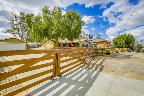 1372 3rd St, Norco, CA 92860 photo 2