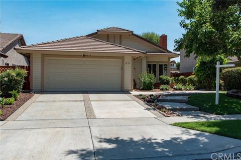 1833 Champlain Dr, Corona, CA 92880 photo 2