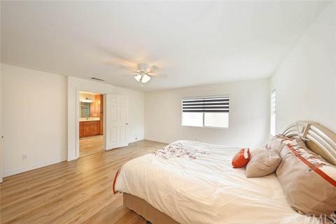 27 Iowa, Irvine, CA 92606 photo 18