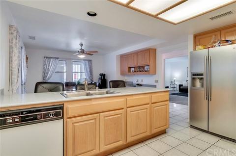9134 Hawthorne Ave, Riverside, CA 92503 photo 2