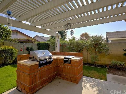 10698 Thomas Cir, Cypress, CA 90630 photo 23