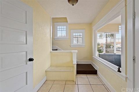 1593 Pine Ave, Long Beach, CA 90813 photo 4