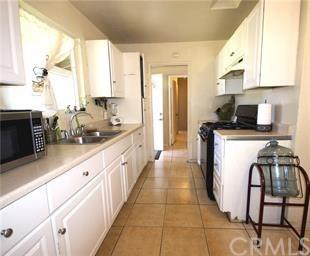 9572 Sara Ct, Riverside, CA 92503 photo 2