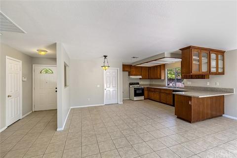3754 Farnham Pl, Riverside, CA 92503 photo 5