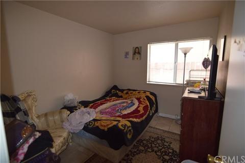 827 E Jackson St, Rialto, CA 92376 photo 5