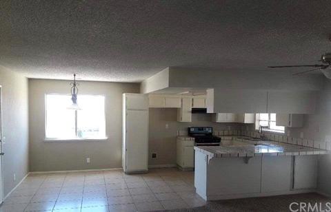 735 E Ivesbrook St, Lancaster, CA 93535 photo 2
