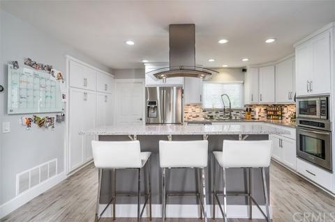 574 Sturgeon Dr, Costa Mesa, CA 92626 photo 2