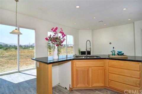 1025 Kiwi Grv, Riverside, CA 92501 photo 8