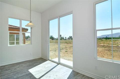 1025 Kiwi Grv, Riverside, CA 92501 photo 10