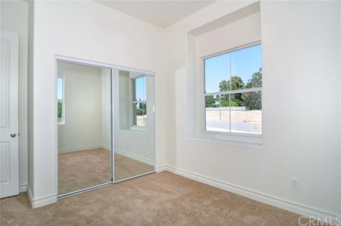 1025 Kiwi Grv, Riverside, CA 92501 photo 17