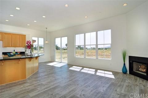 1025 Kiwi Grv, Riverside, CA 92501 photo 9