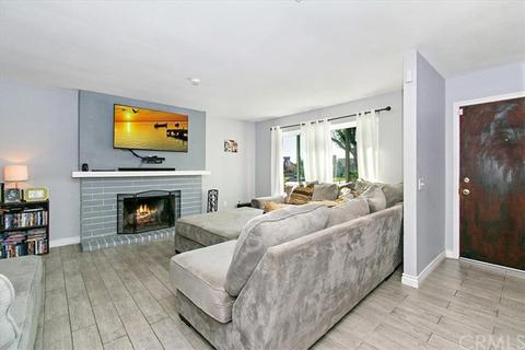 252 E Scott St, Rialto, CA 92376 photo 2