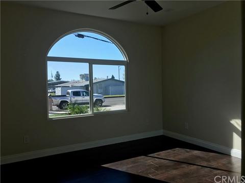 322 E Walnut Ave, Rialto, CA 92376 photo 8