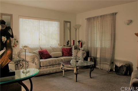 410 W 220th St #8, Carson, CA 90745 photo 2