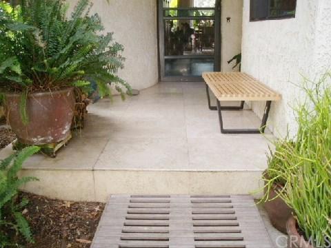28 Cabrillo Dr, Avalon, CA 90704 photo 2