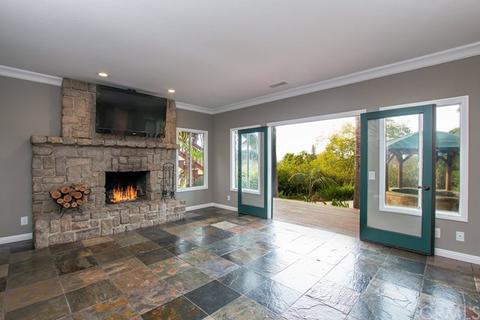 943 Sunset Dr, Vista, CA 92081 photo 4