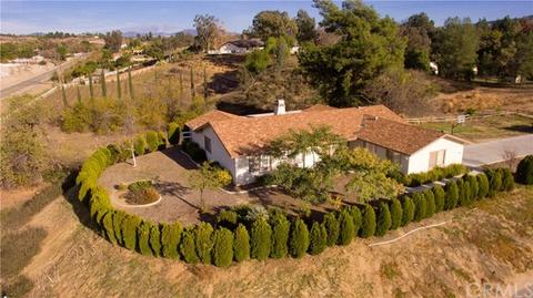 37251 Glen Oaks Rd, Temecula, CA 92592 photo 2