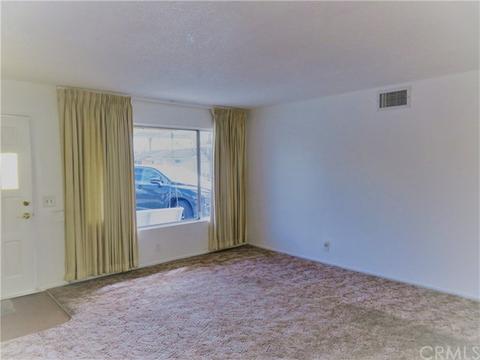 661 Whitney Dr, Hemet, CA 92543 photo 2