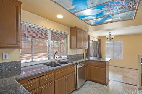 1081 E Commonwealth Ave, San Jacinto, CA 92583 photo 11