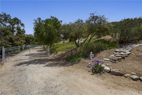 39700 Via De Oro, Temecula, CA 92592 photo 2