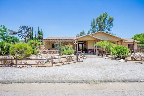 1532 Hackney St, Hemet, CA 92543 photo 2