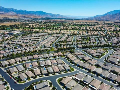 384 Mock Blf, Beaumont, CA 92223 photo 12
