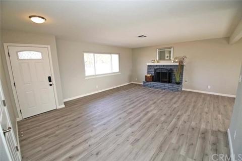 21645 Thunderbird Rd, Apple Valley, CA 92307 photo 2