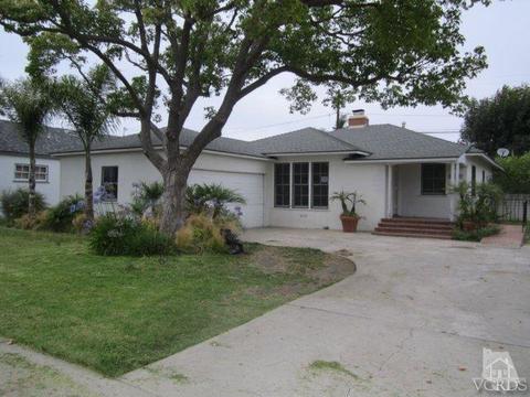 1025 W Beverly Dr, Oxnard, CA 93030 photo 1