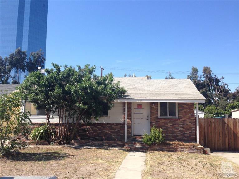 215 Saint Marys Dr, Oxnard, CA 93036 photo 1
