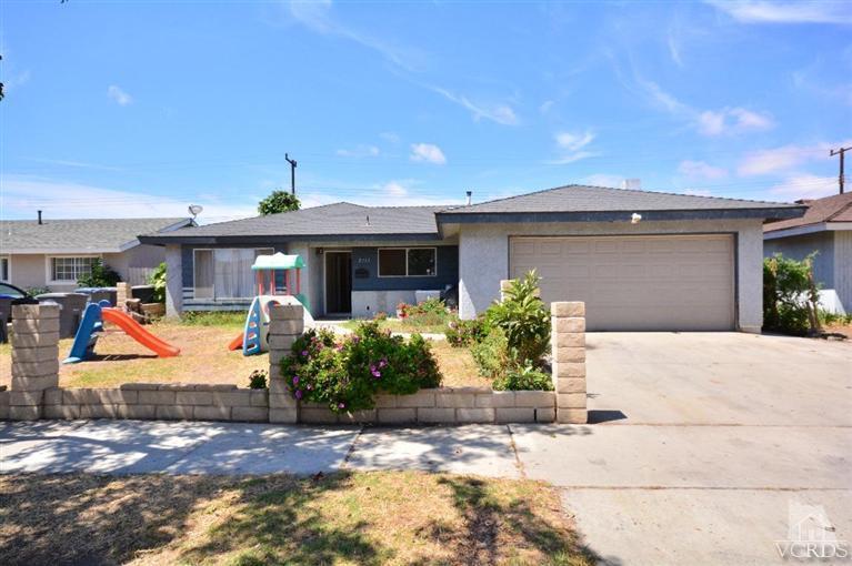 2111 Barnett St, Oxnard, CA 93033 photo 1