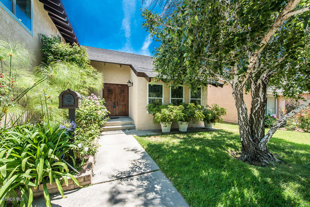 18200 Erwin St, Tarzana, CA 91335 photo 1