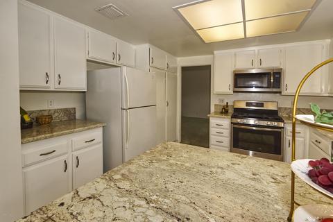 326 Kanan Rd, Oak Park, CA 91377 photo 1