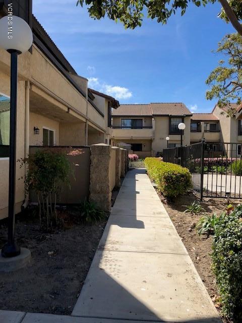 206 Fashion Park Pl, Oxnard, CA 93033 photo 1