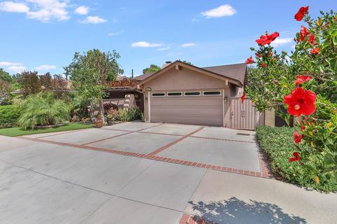 18233 Jovan St, Tarzana, CA 91335 photo 1