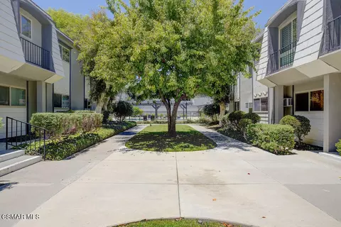 6031 Fountain Park Ln #3, Woodland Hills, CA 91367
