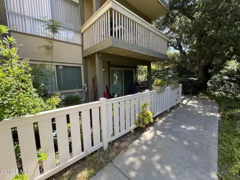 255 Sequoia Ct #15, Thousand Oaks, CA 91360
