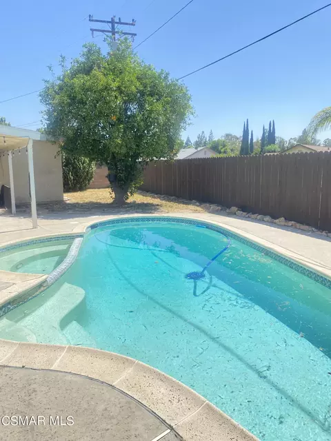 1290 Parkhurst St, Simi Valley, CA 93065
