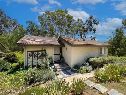 2 Sparrowhawk Ln, Oak Park, CA 91377