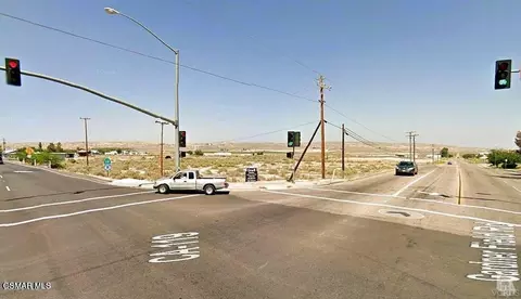 300 Gardner Field Rd, Taft, CA 93268