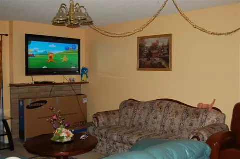 1108 W Hickory Ave, Lompoc, CA 93436 photo 2
