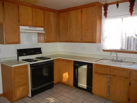 705 E Oak Ave, Lompoc, CA 93436 photo 2