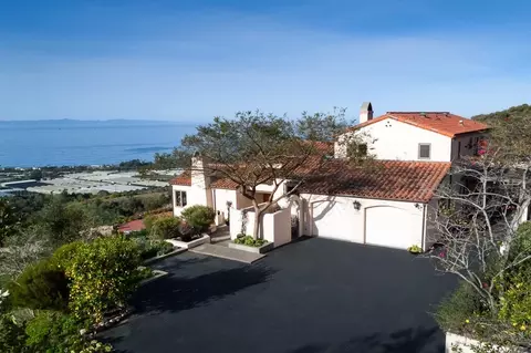 1990 Arriba Dr, Carpinteria, CA 93013 photo 2